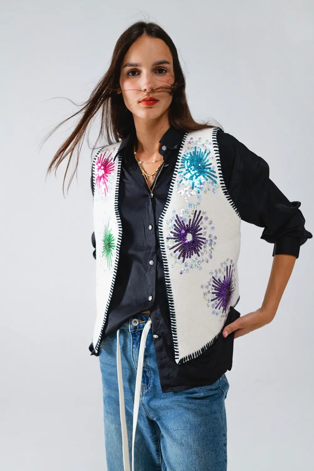 Q2 Firework Embroidered Vest In White With Black Trim