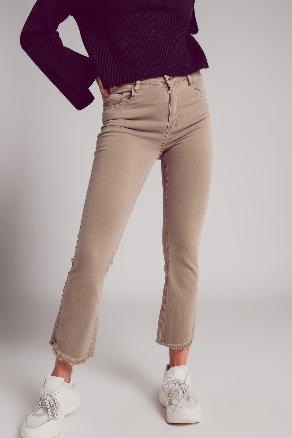 Q2 Flare jeans with raw hem edge in beige