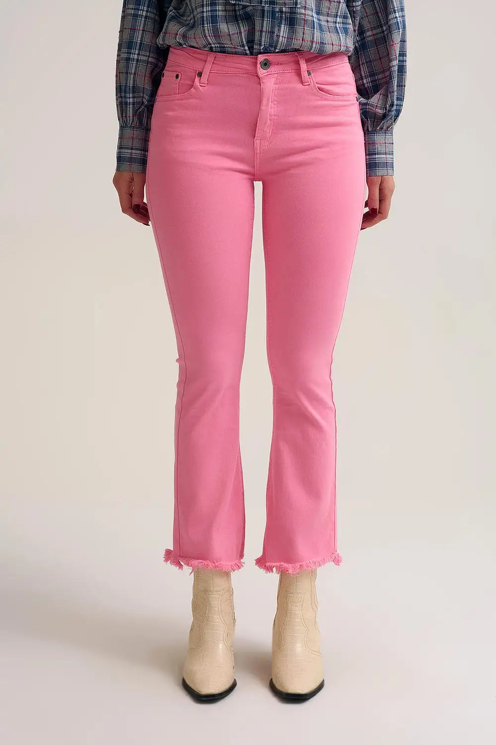 Q2 Flare jeans with raw hem edge in bubblegum pink