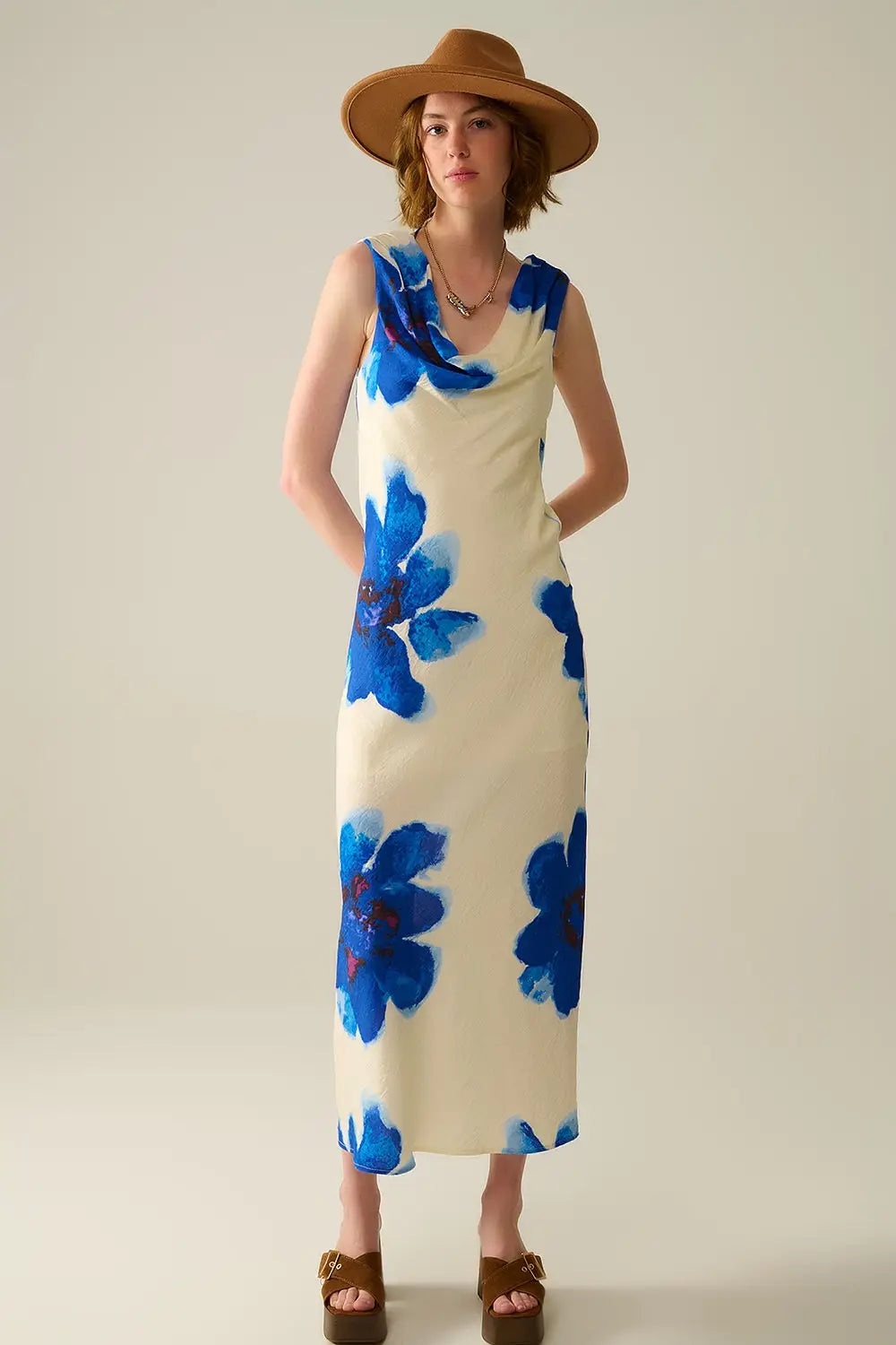 Q2 Flowy sleeveless Blue maxi dress with floral print
