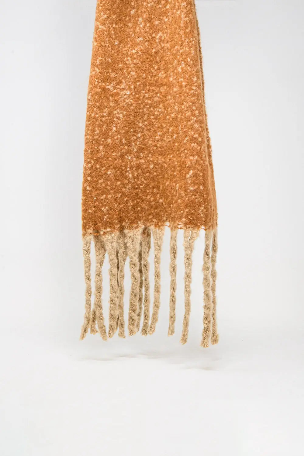 Q2 Fluffy tassel scarf in beige