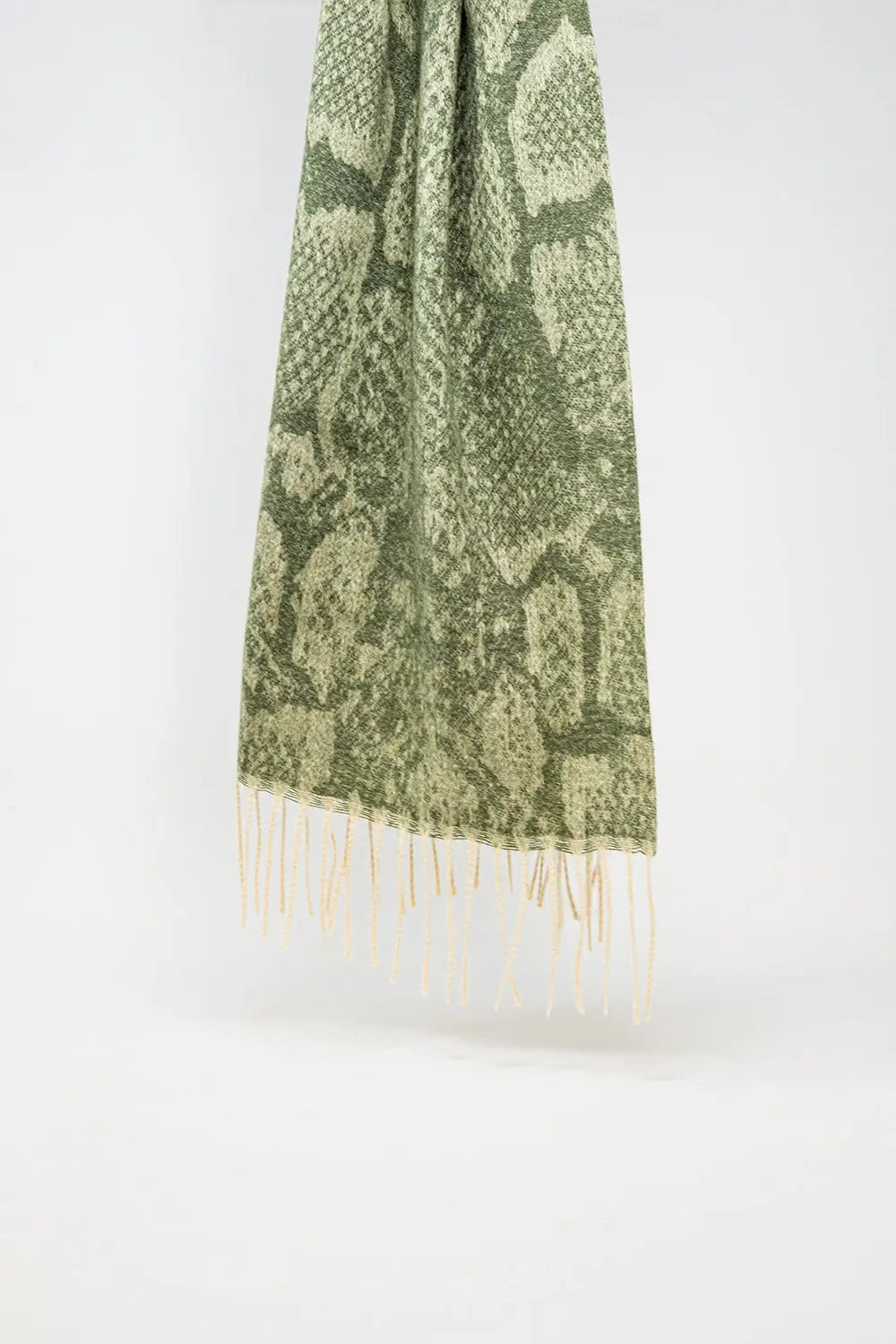 Q2 Foulard vert à motif de serpent avec franges