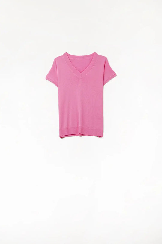 Q2 Fucshia fine knit V-neck sweater