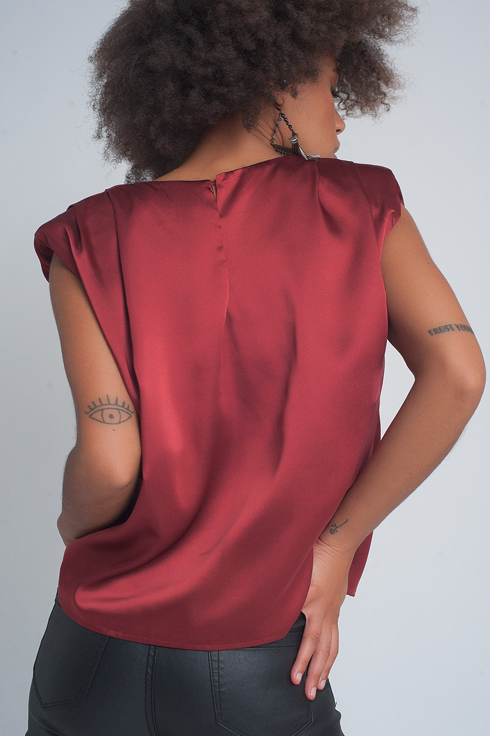 Gathered satin shoulder pad sleeveless top in red