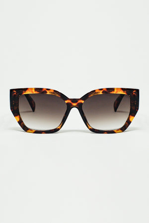 Q2 geometric polarized sunglasses with gradient dark lenses and tortoise shell