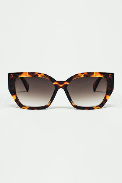 Q2 geometric polarized sunglasses with gradient dark lenses and tortoise shell