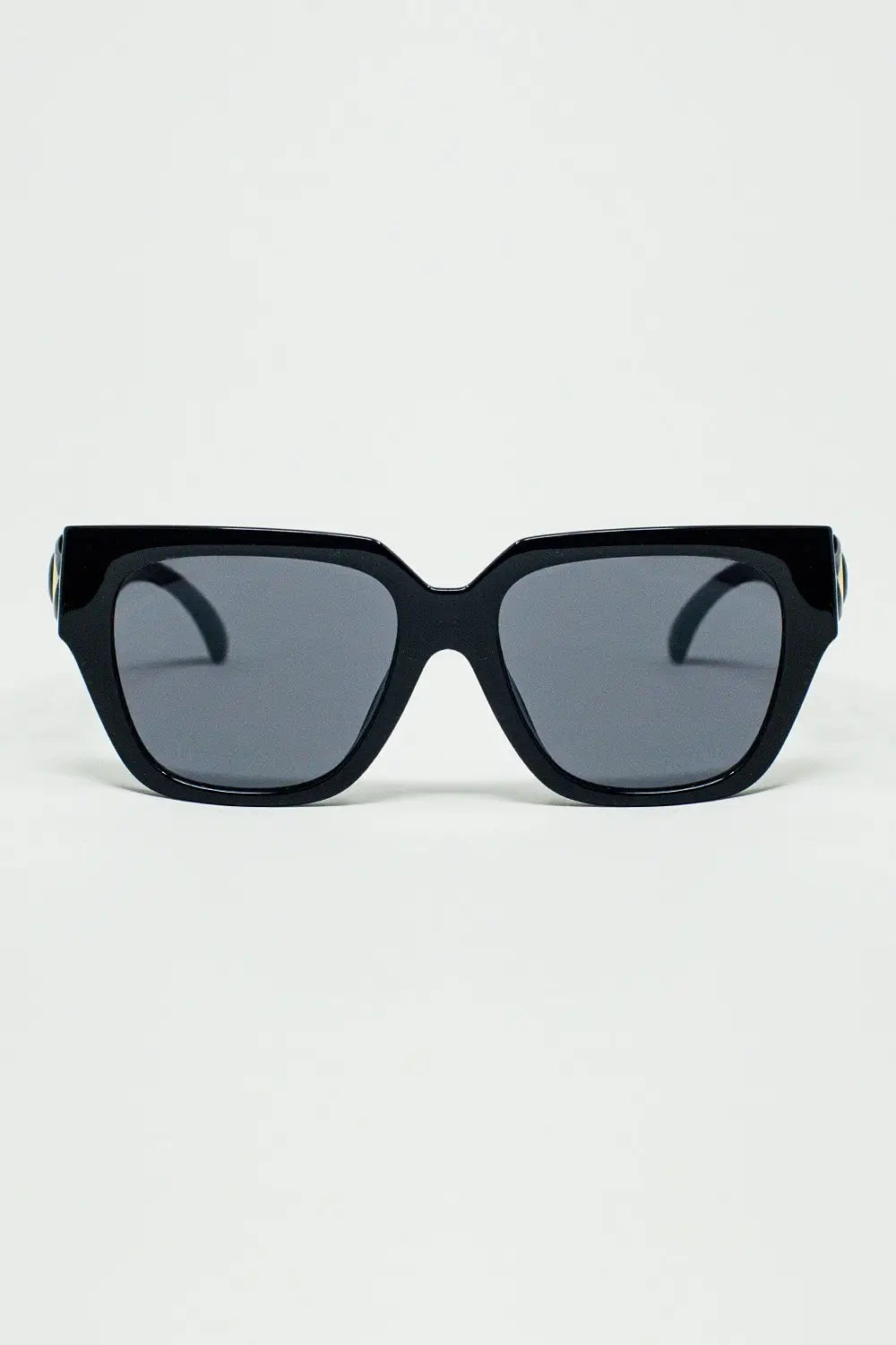 Q2 geometric thick black sunglasses with black lens