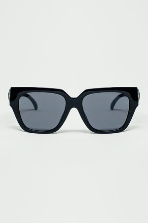 Q2 geometric thick black sunglasses with black lens