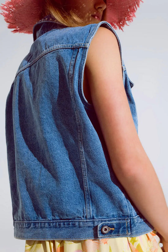 gilet en denim légèrement délavé avec détails en strass sur le col - Vestes