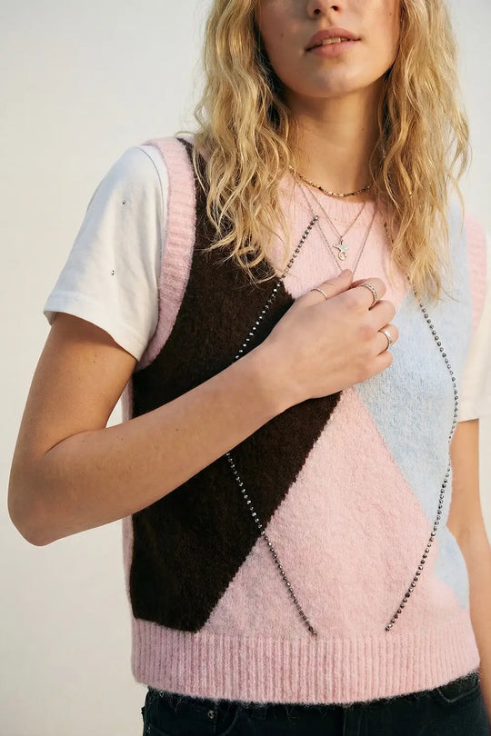 Gilet en maille duveteuse à motif losanges avec détails de clous métalliques rose - One Size / rose - Pulls