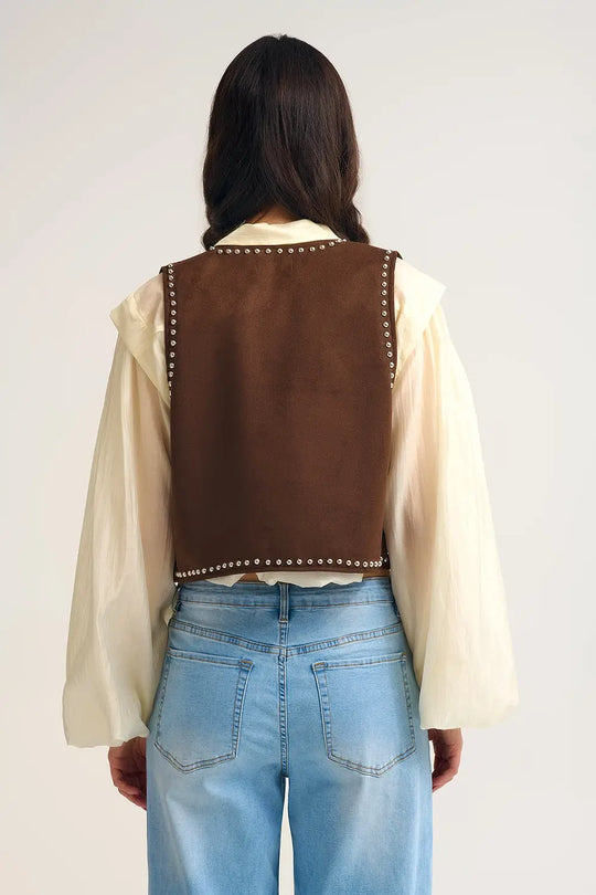 Gilet marron avec détails de clous métalliques - Tops