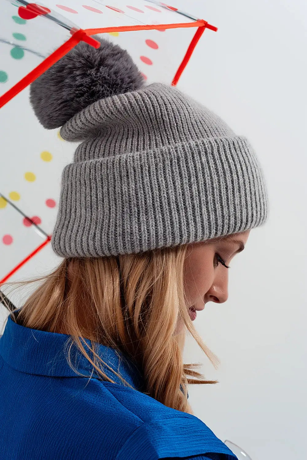 Gray knitted hat with pompom - One Size / Grey