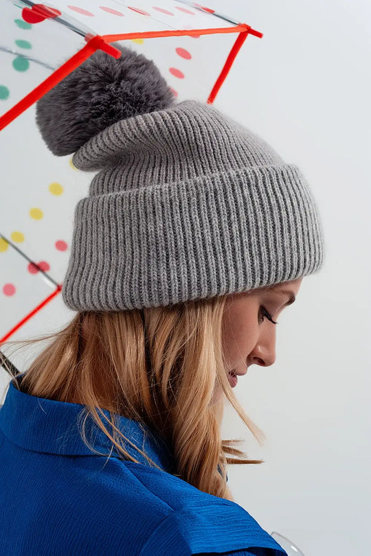 Gray knitted hat with pompom - One Size / Grey