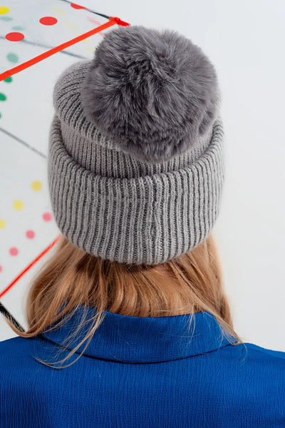 Gray knitted hat with pompom - One Size / Grey