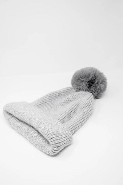 Gray knitted hat with pompom - One Size / Grey