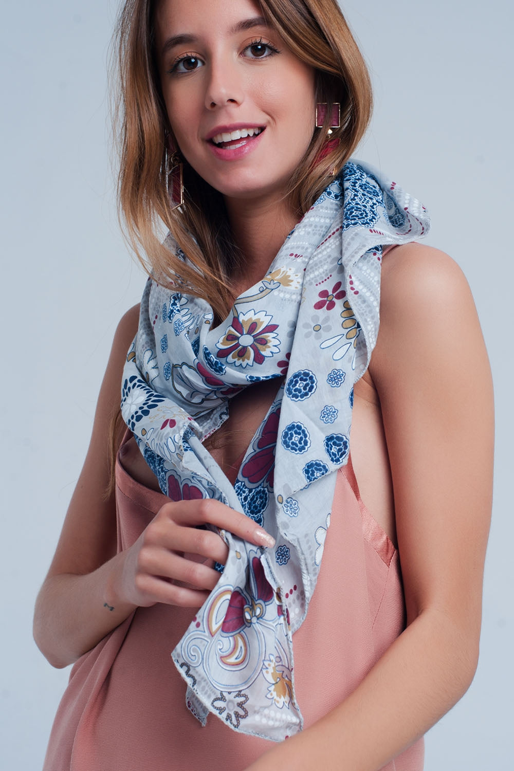 Gray scarf with flower print