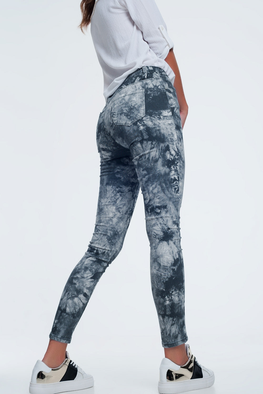 Gray tinted slim pants