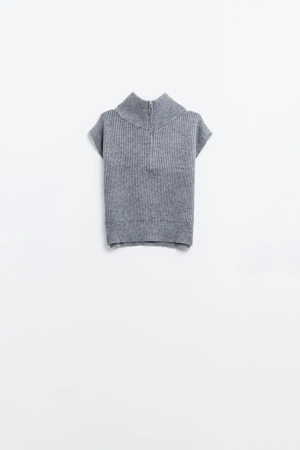 Q2 Grey sleeveless turtleneck sweater with zipper closure