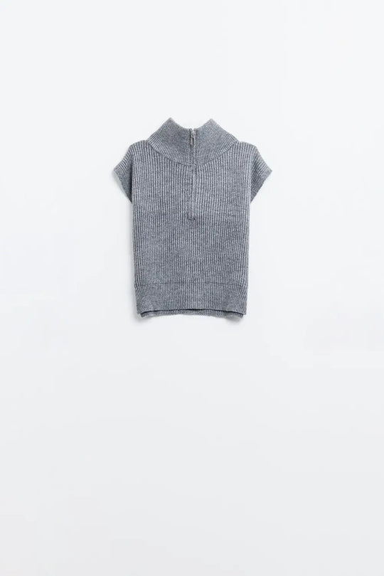 Q2 Grey sleeveless turtleneck sweater with zipper closure
