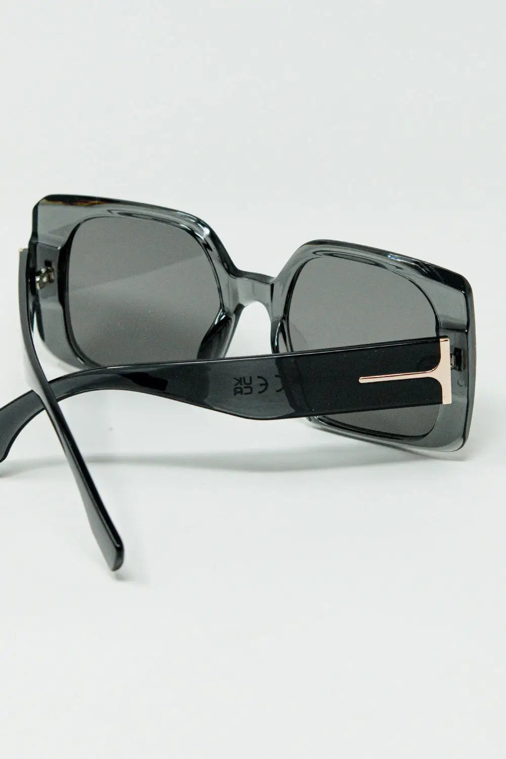 Grey square sunglasses with gold detail on the side - One Size / Grey