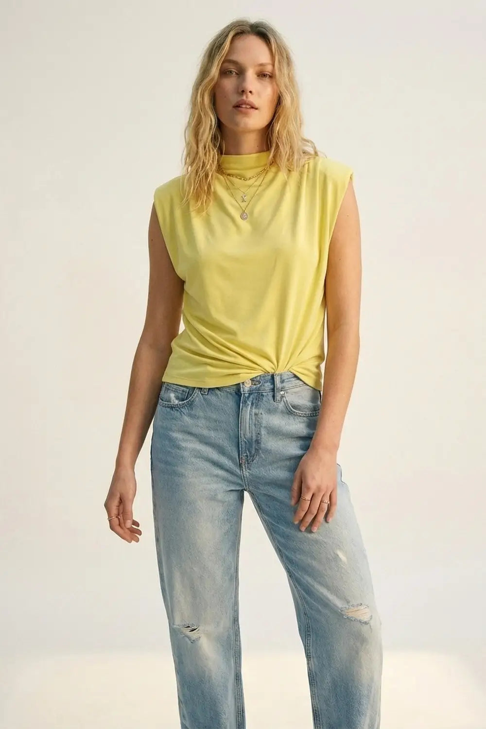 Q2 Haut asymétrique drapé sans manches jaune