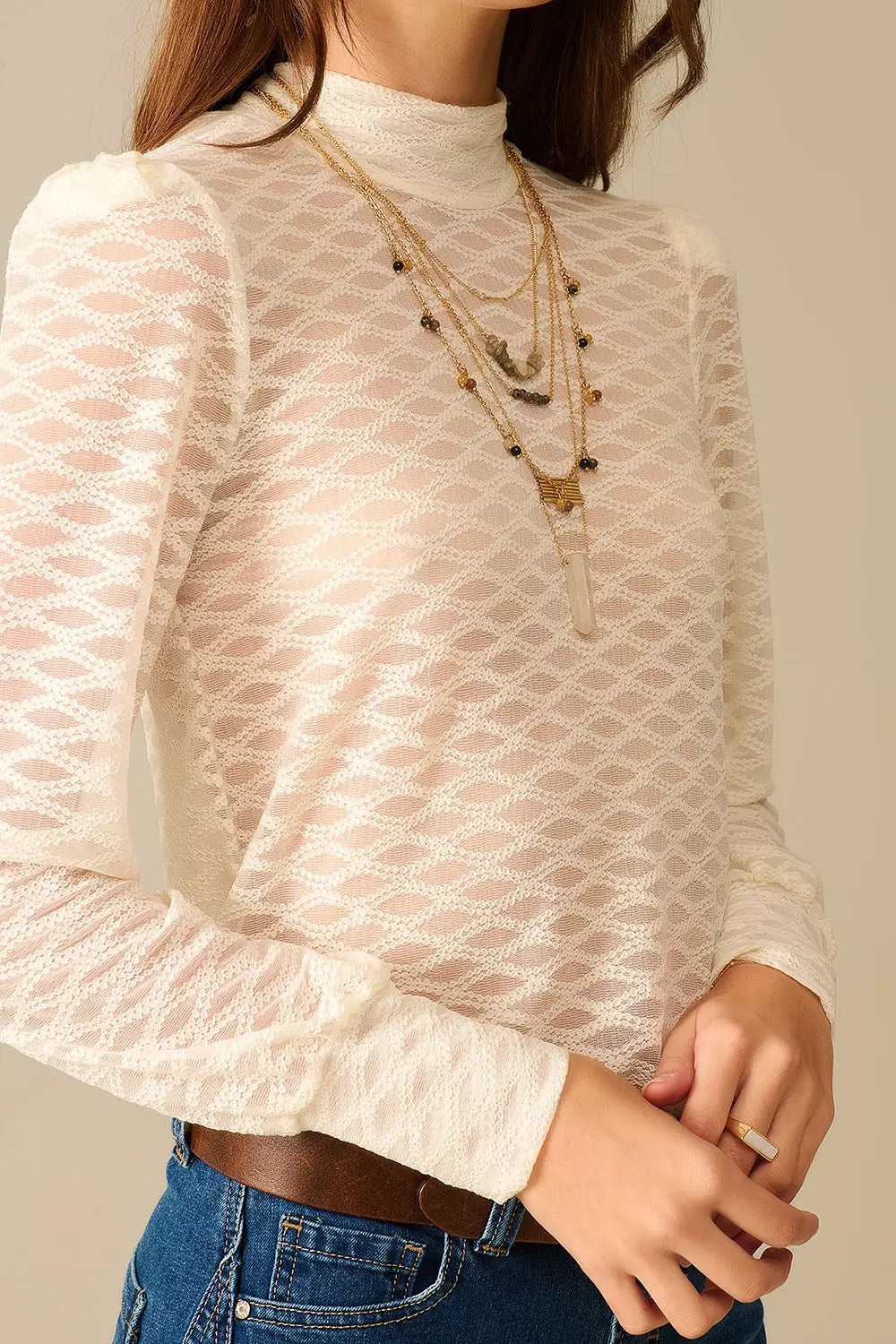 Haut Col Roulé en Dentelle Transparente Beige avec Épaules Bouffantes - Tops