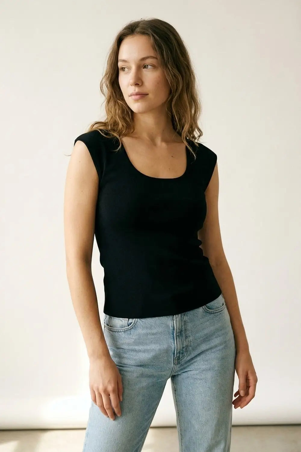 Haut sans manches noir à encolure dégagée en maille extensible - One Size / Negro