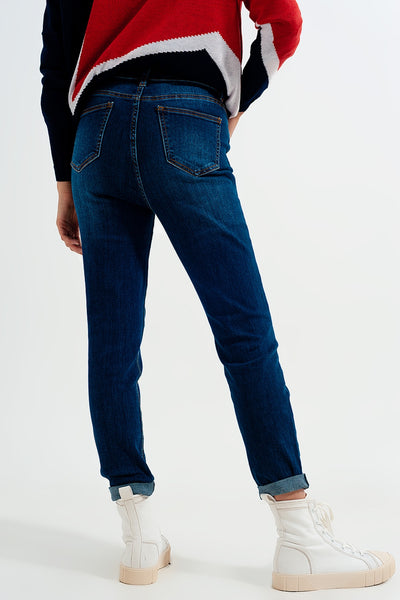 High rise jeans with exposed buttons in blue