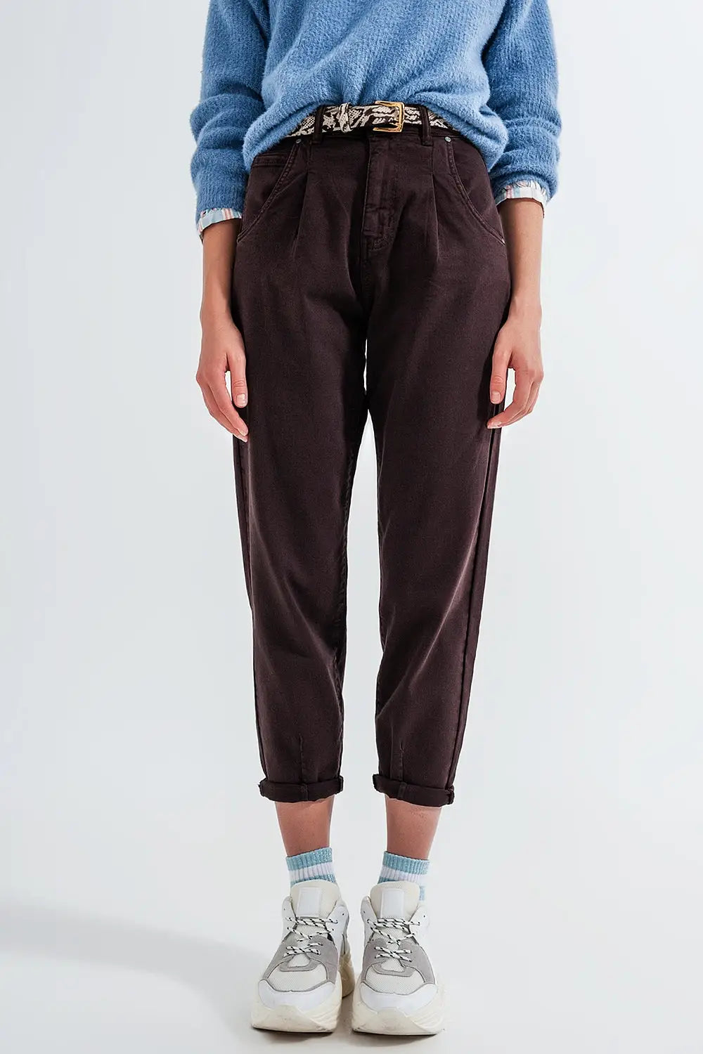 High rise jeans with pleat front in brown - Jeans