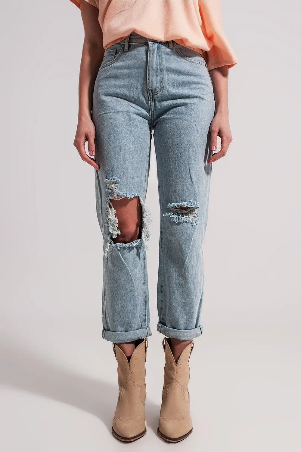 Q2 High rise mom jeans in lightwash with rips
