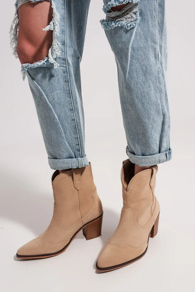 High rise mom jeans in lightwash with rips - Jeans