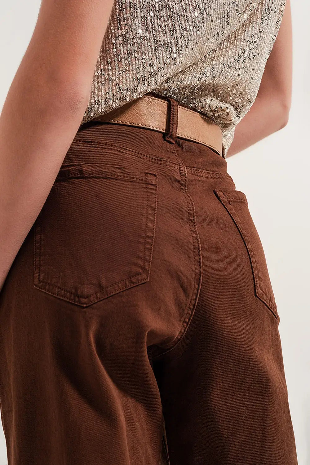 High rise mom jeans with pleat front in brown - Jeans