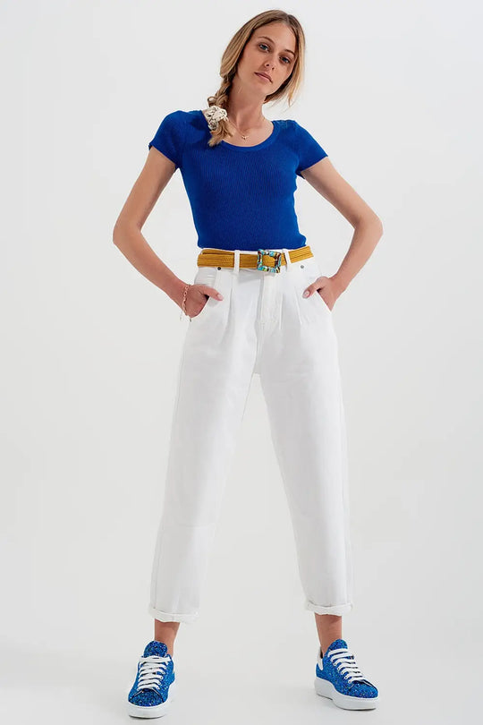 High rise mom jeans with pleat front in white - Jeans