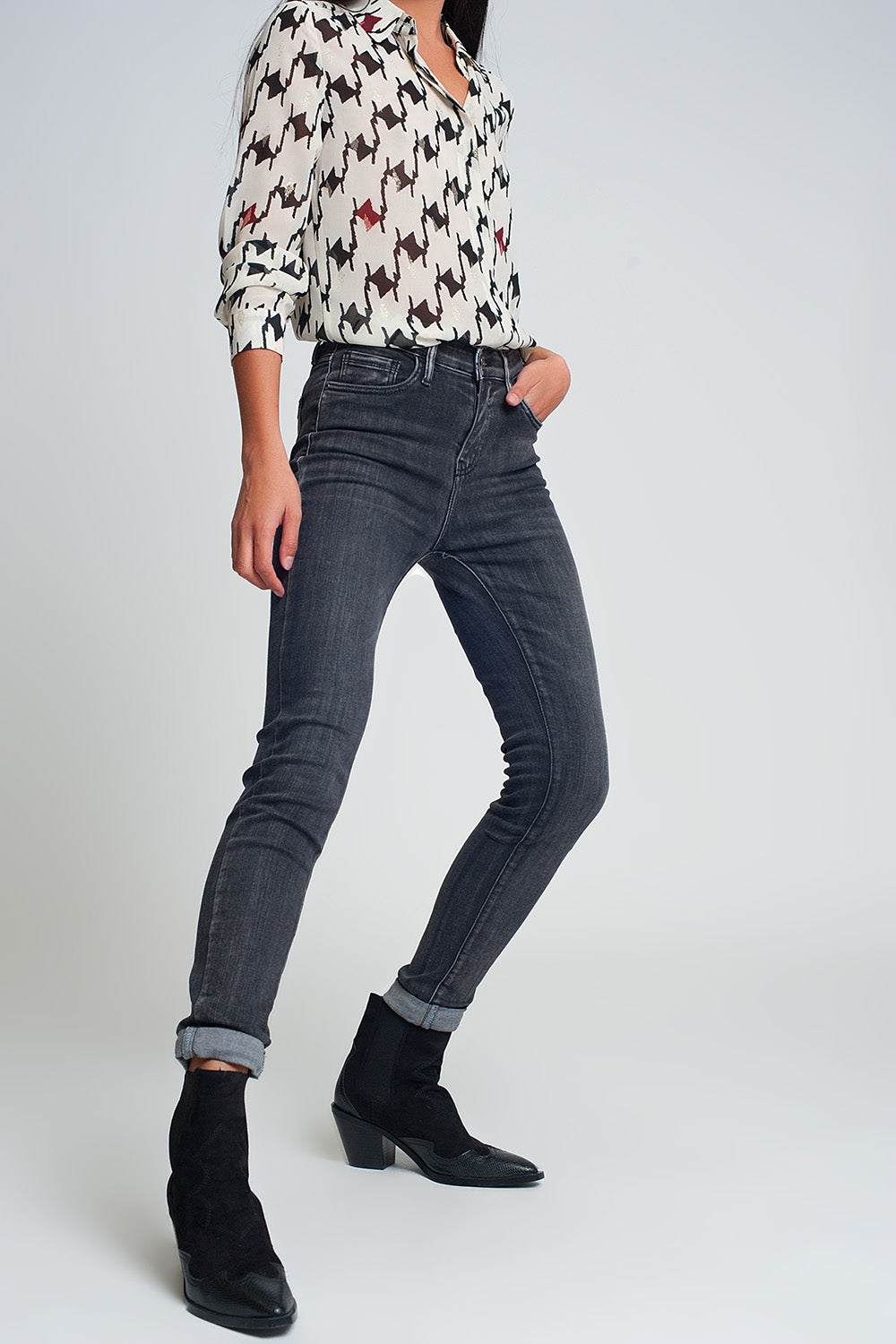 Q2 High rise skinny jeans in washed black