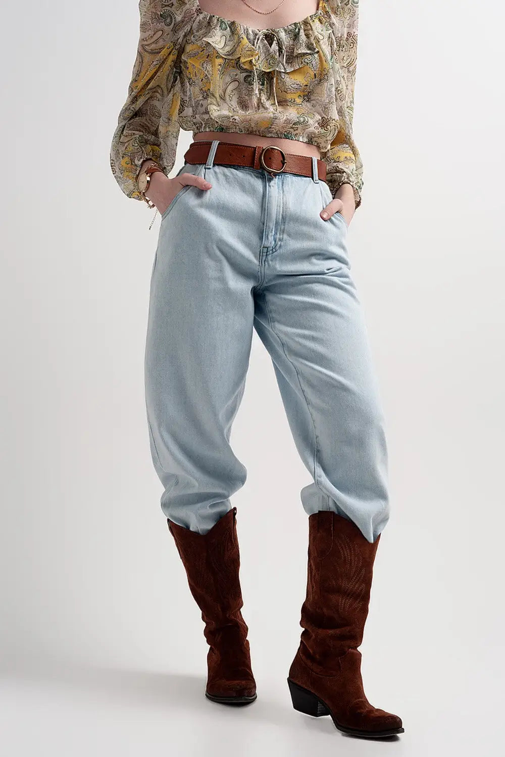 Q2 High rise slouchy mom jeans in lightwash