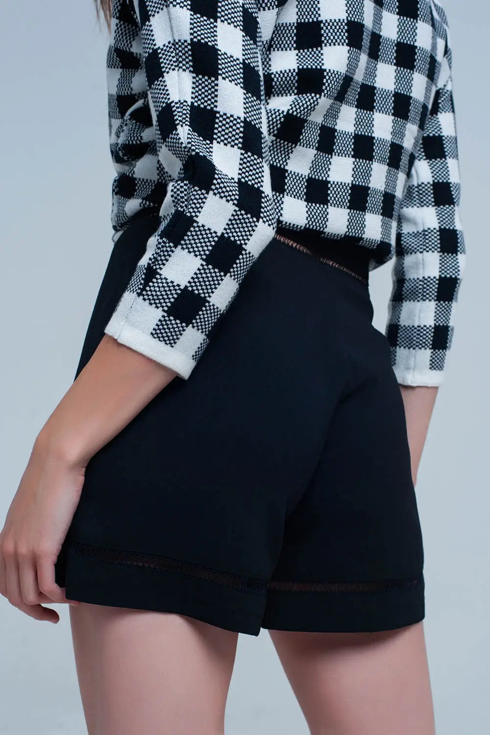 High waist black short with lace detail - Pants