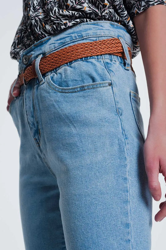 high waist mom jeans with belt in light denim - Jeans