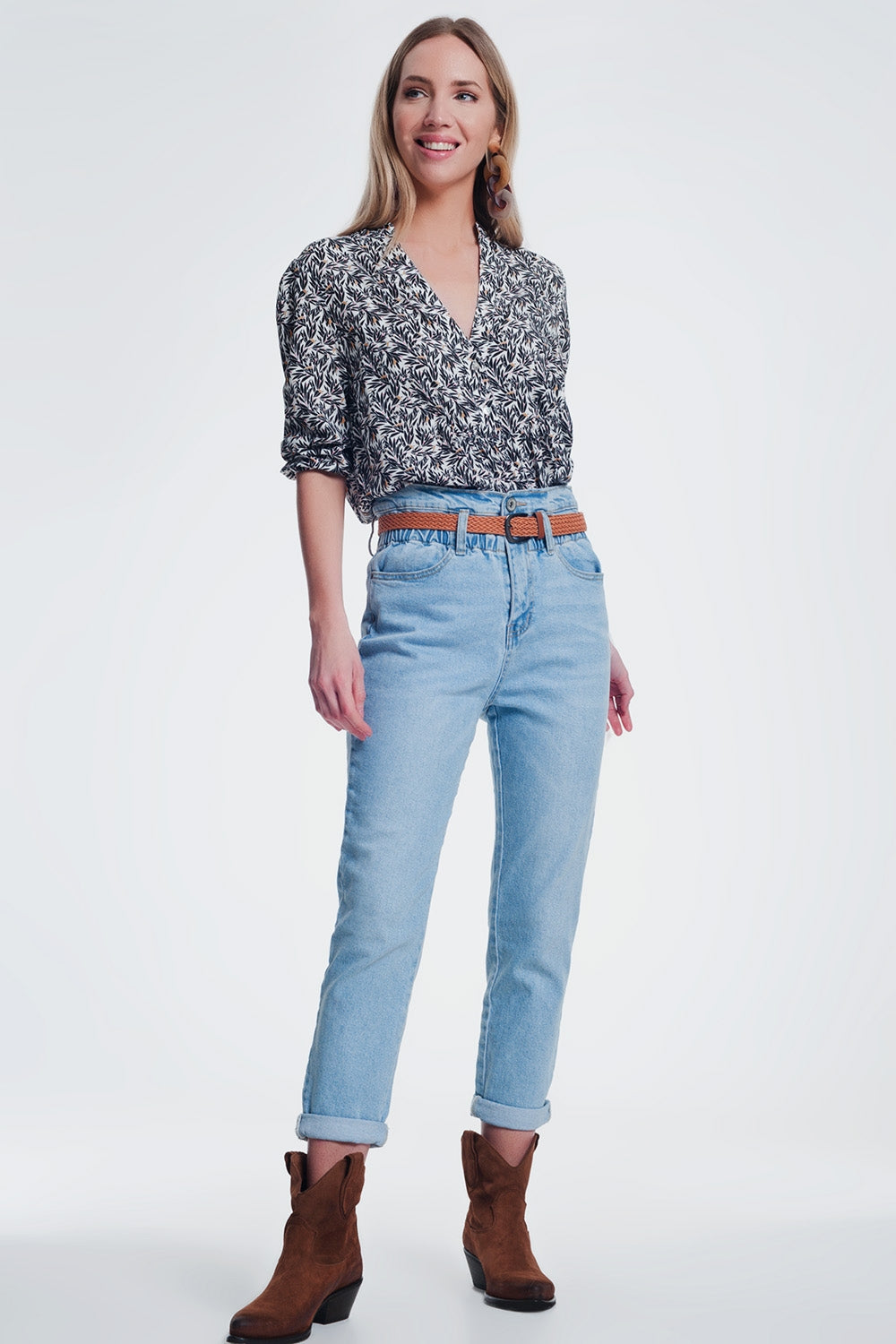 high waist mom jeans with belt in light denim