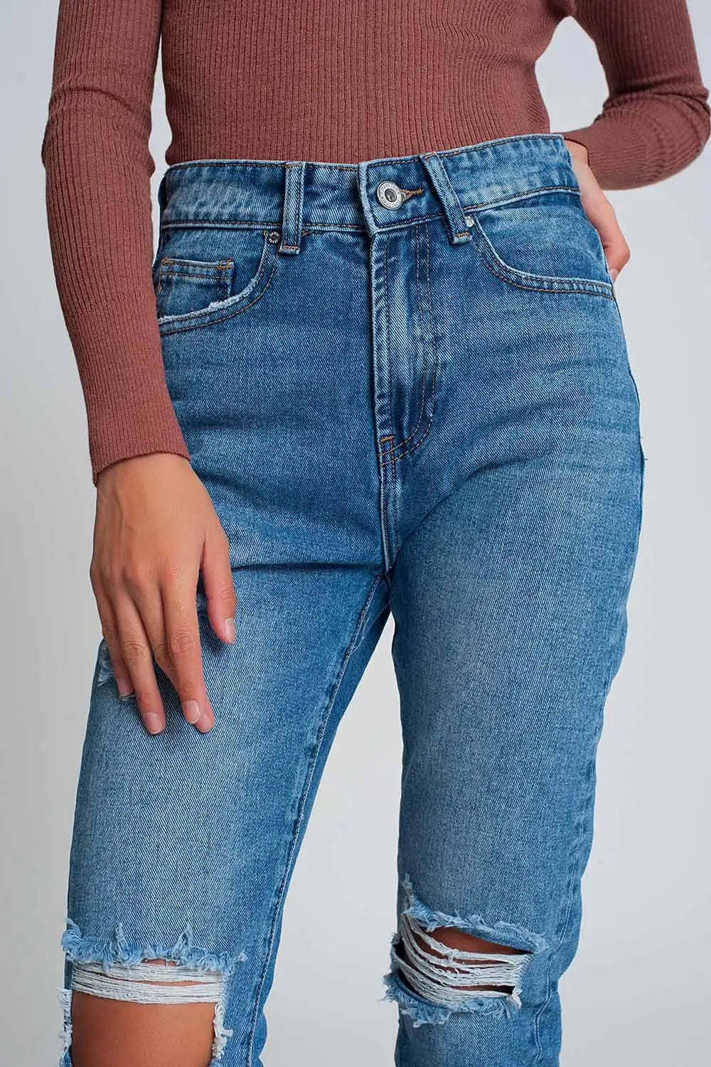 High waist mom jeans with ripped knees in dark wash blue - Jeans