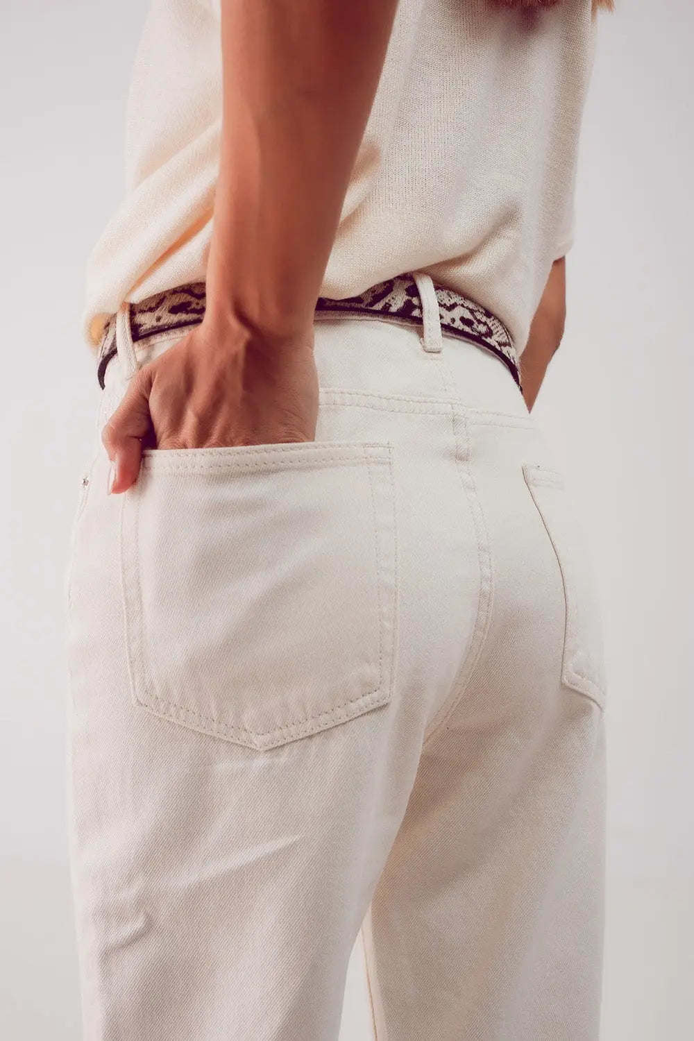 High waist relaxed leg jean in ecru - Jeans