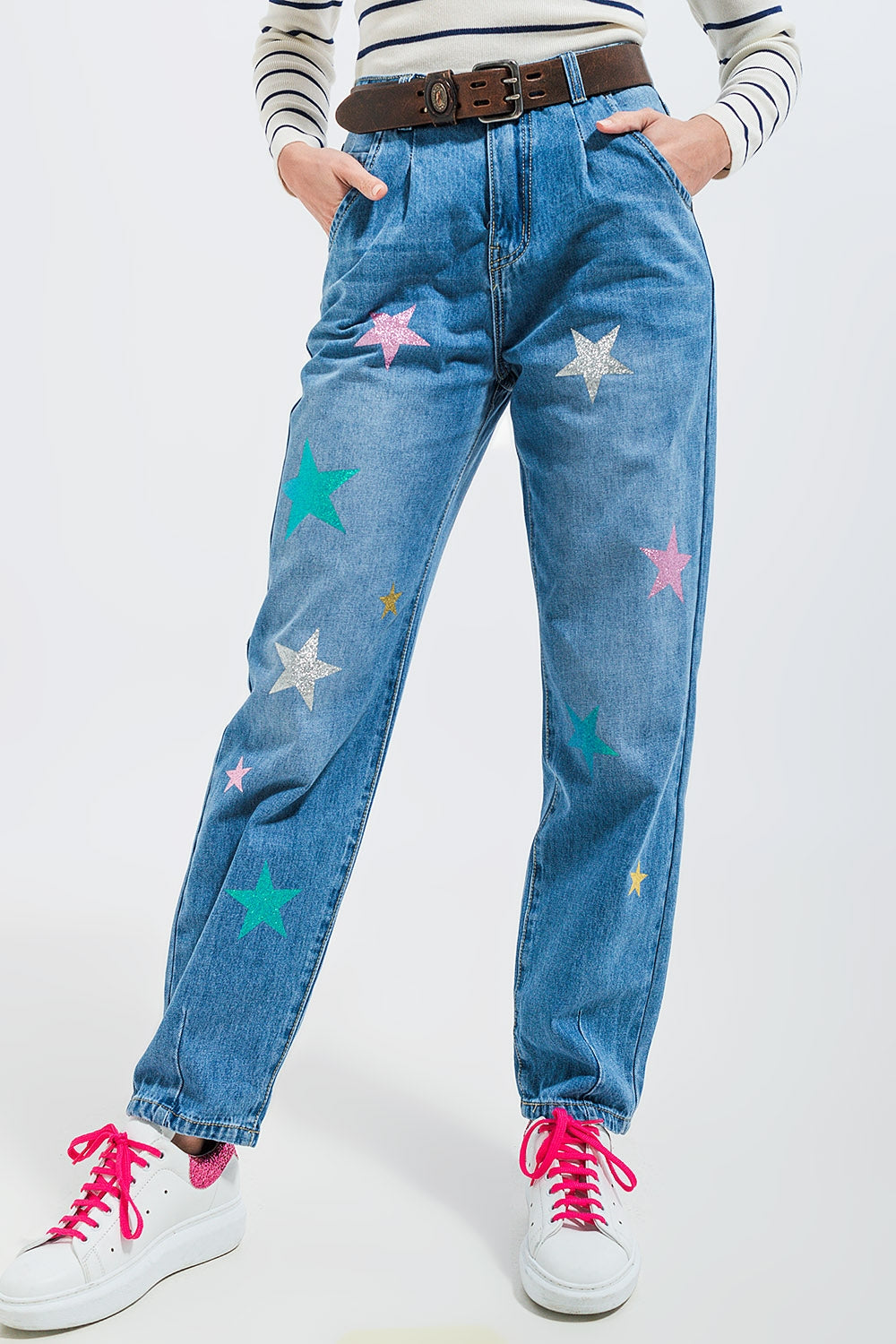 High waist slouch jean with pleat front with star print