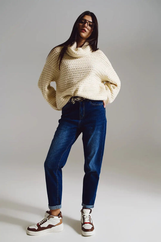 High waisted mom jean in medium wash - Jeans
