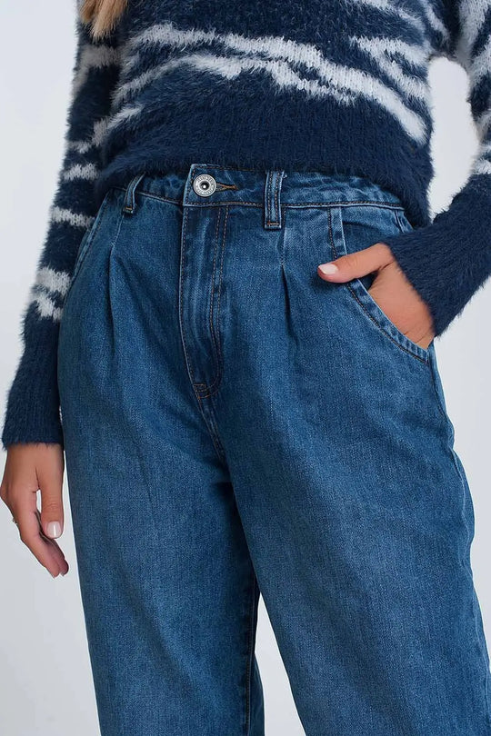 High waisted mom jeans with two ruffles in the waistline in dark wash blue - Jeans