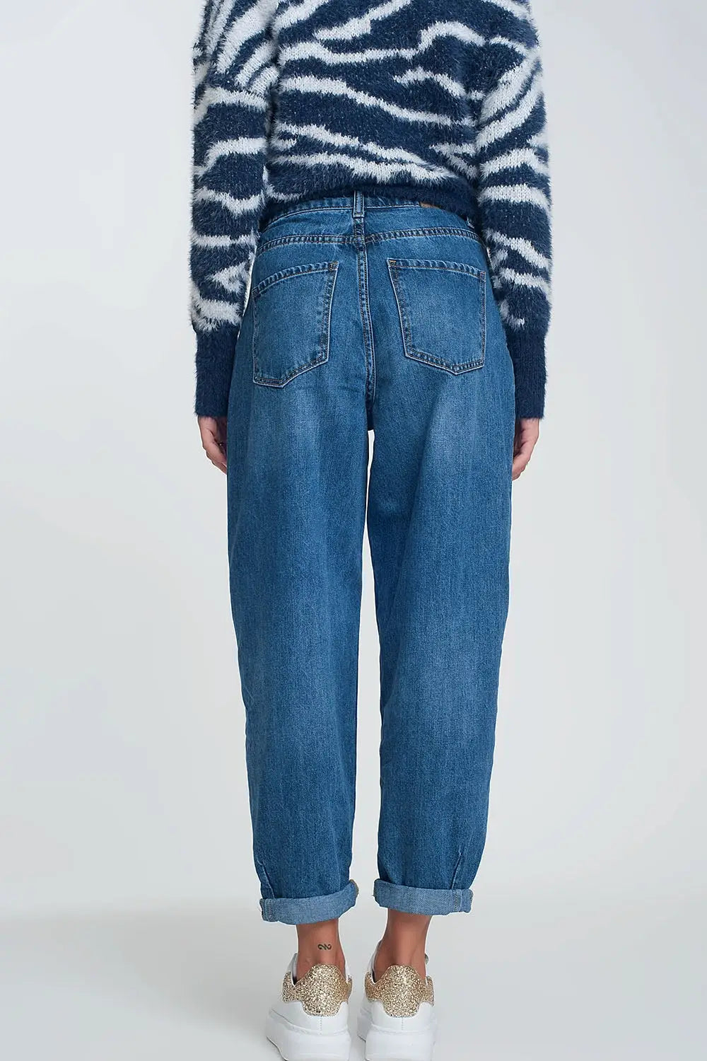 High waisted mom jeans with two ruffles in the waistline in dark wash blue - Jeans