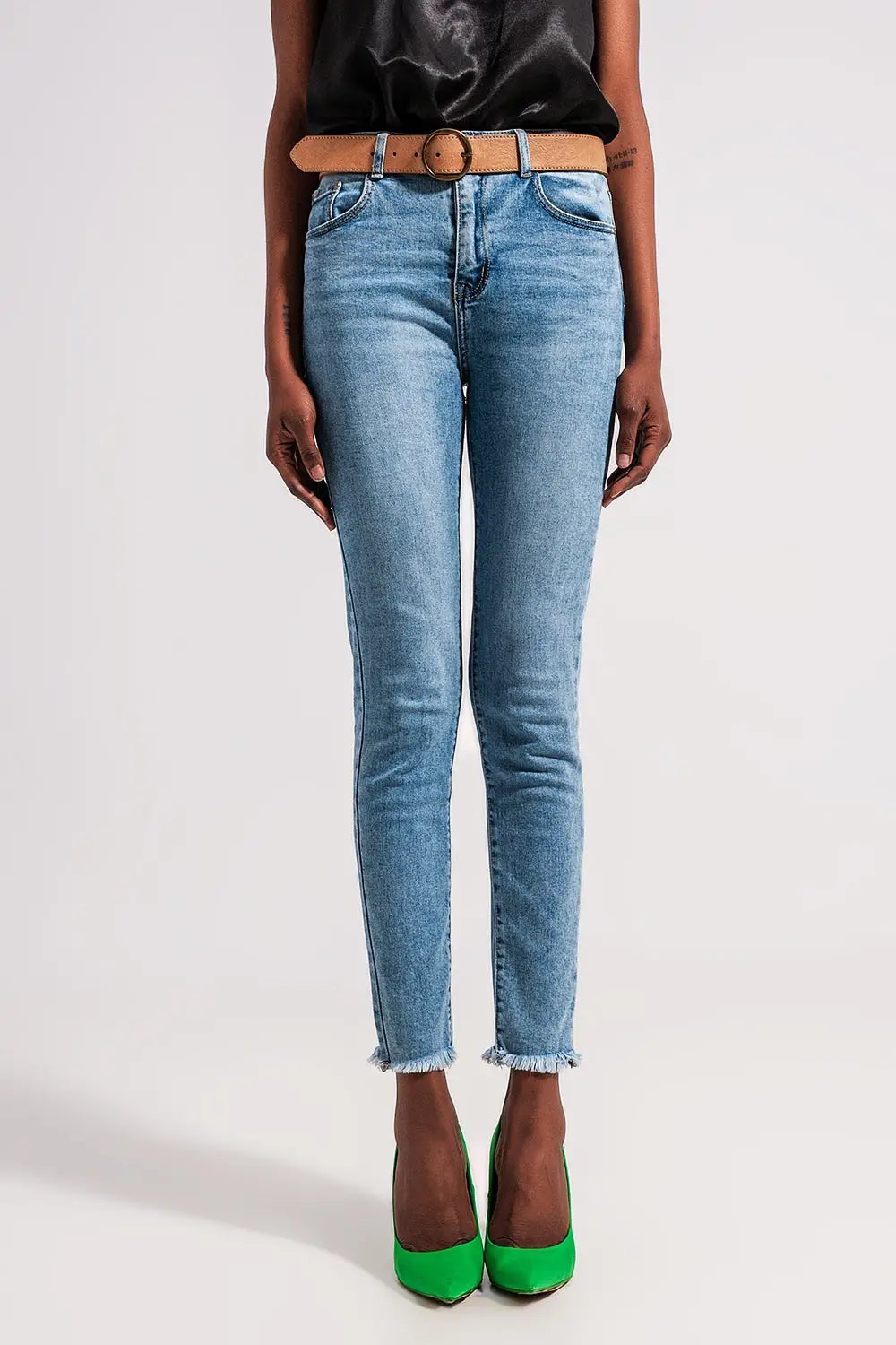 Q2 Jean à bordures effilochées Bleu clair