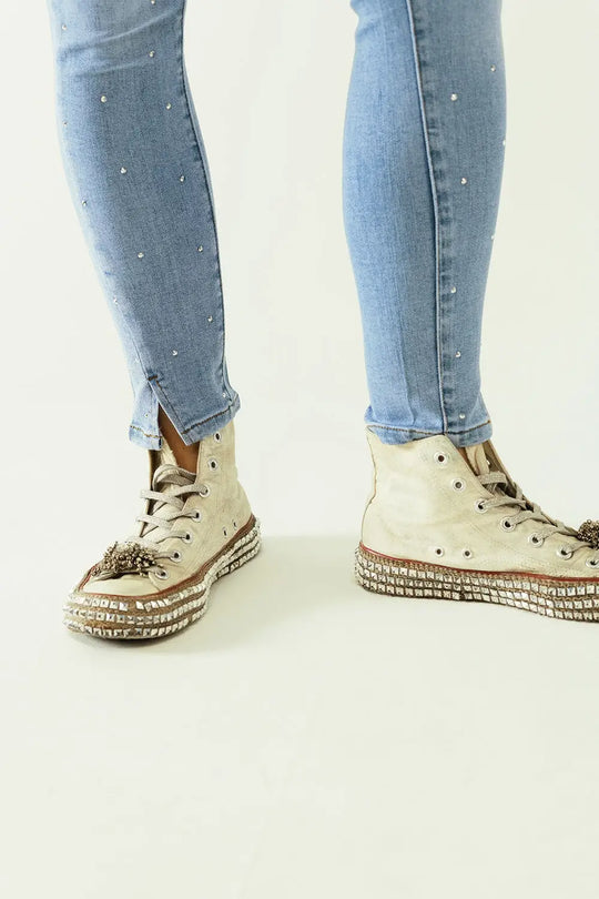 Jean à cinq poches avec détails brillants et fermeture sur le devant - Pantalons