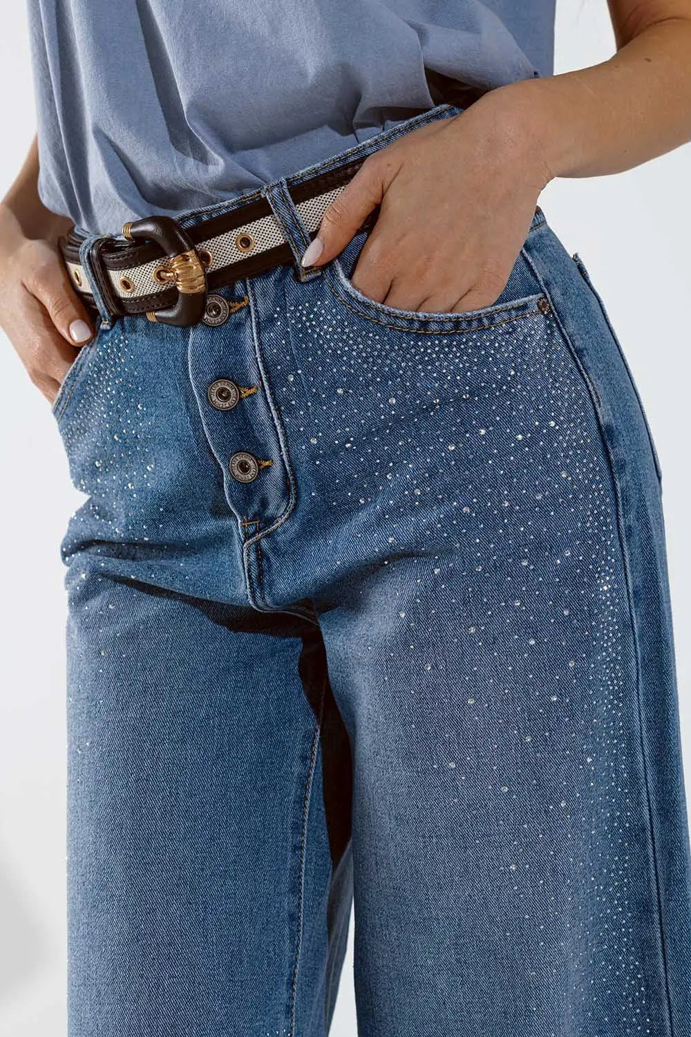 Jean à jambe large avec boutons apparents et détails de stras délavage moyen - Pantalons