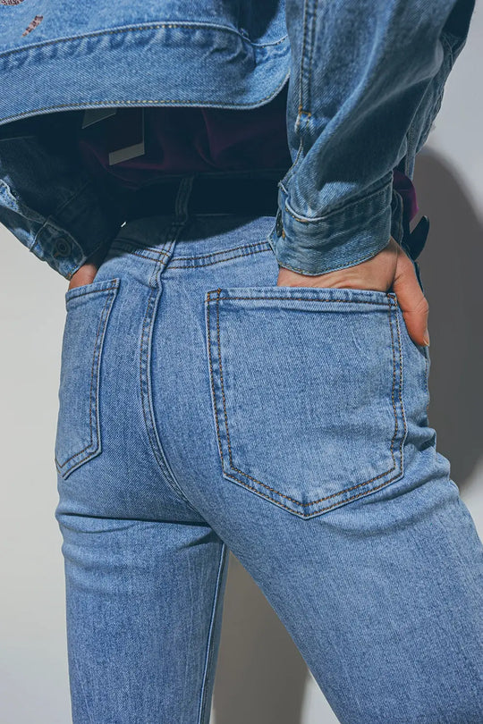 Jean à ourlet déchiré avec embellissement en forme de cœur en Moyen Wash - Pantalons