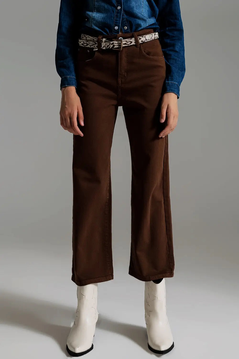 Q2 Jean ample court en marron