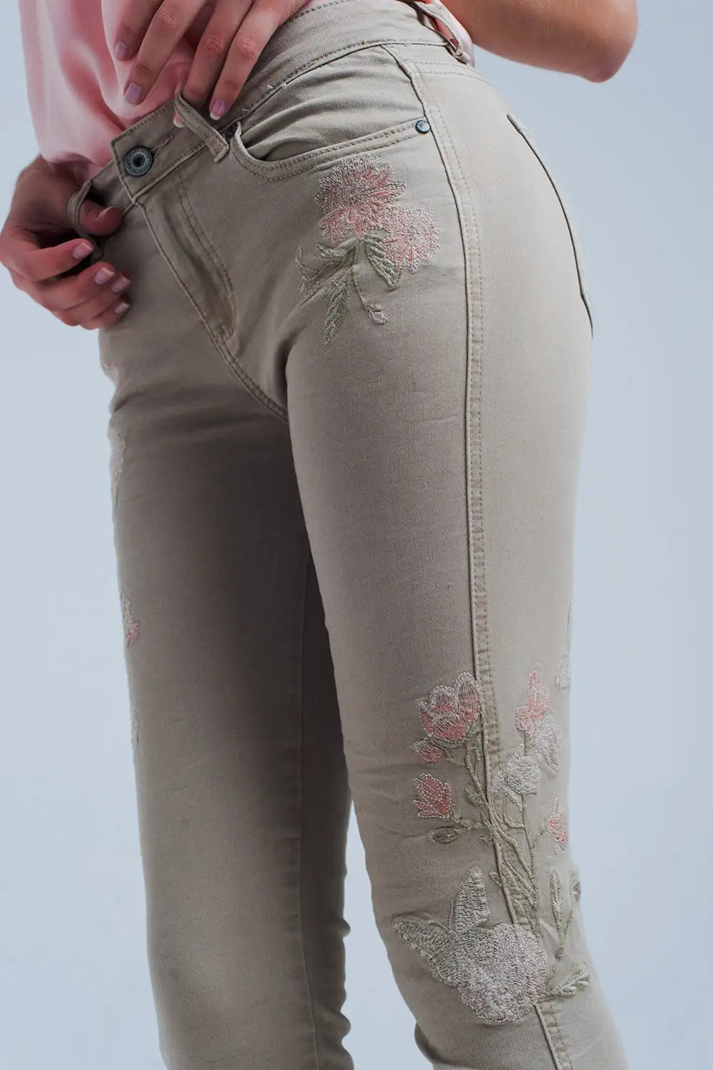 Jean beige brodé de fleurs - Pantalons
